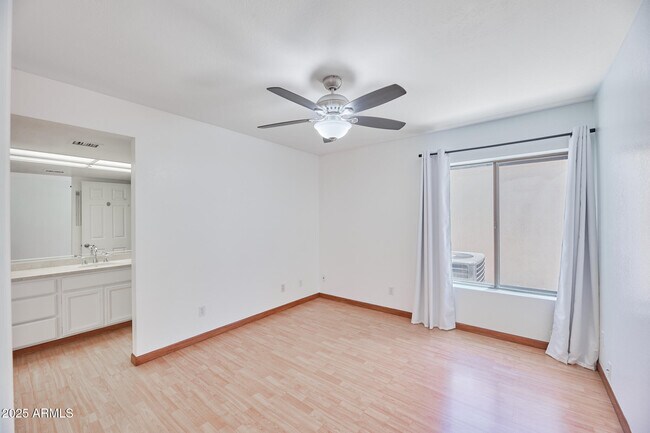 Building Photo - 5336 N 25th St
