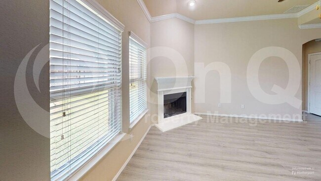 Building Photo - 400 Plum Ct