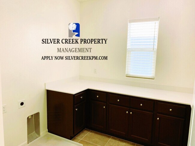 Building Photo - GORGEOUS 4 BED 3BATH HOME - DOWNSTAIRS BED...