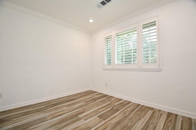 Building Photo - 5951 Beaudry Dr