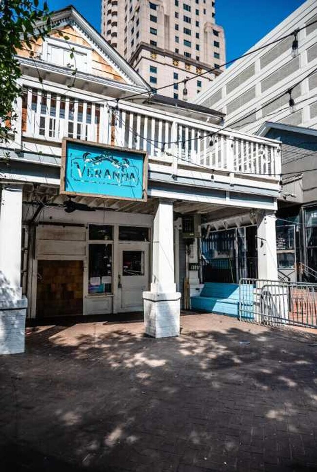 Building Photo - 1136 Crescent Ave NE