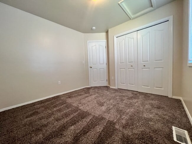 Building Photo - 8137 Waterfowl Ave