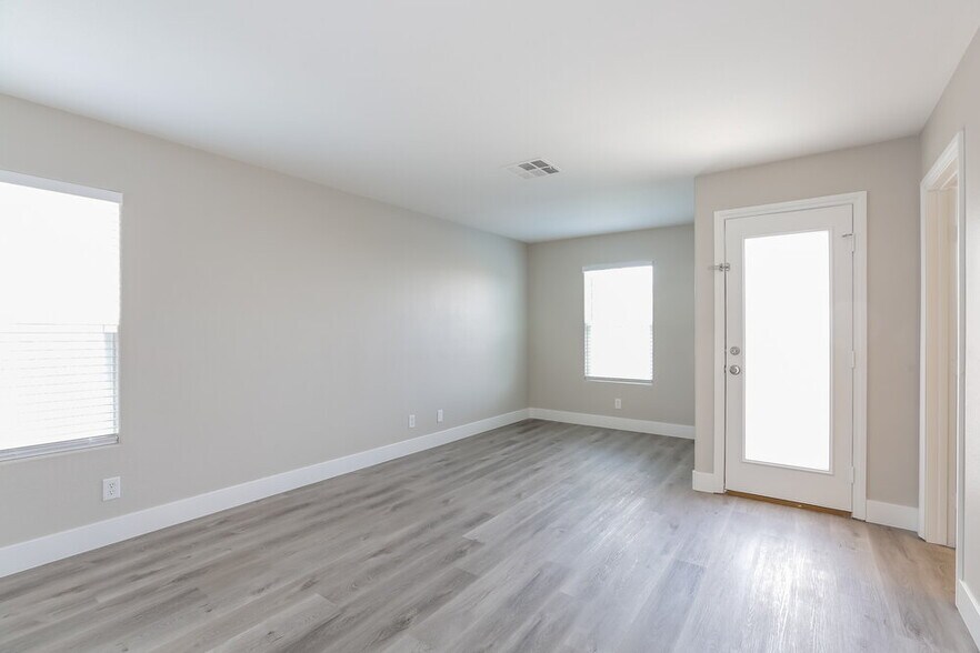 Building Photo - 9205 Millikan Ave