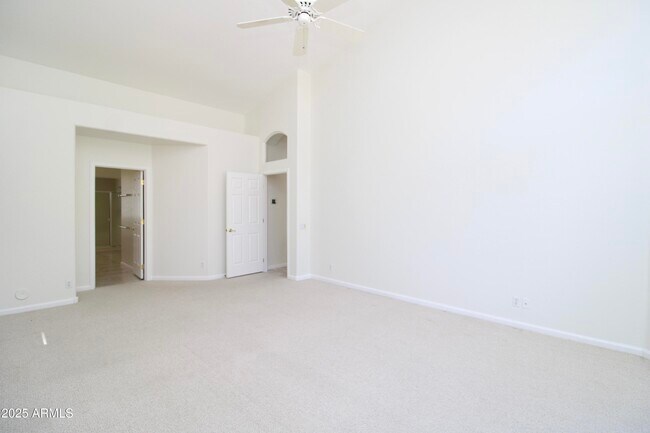 Building Photo - 902 E Desert Flower Ln