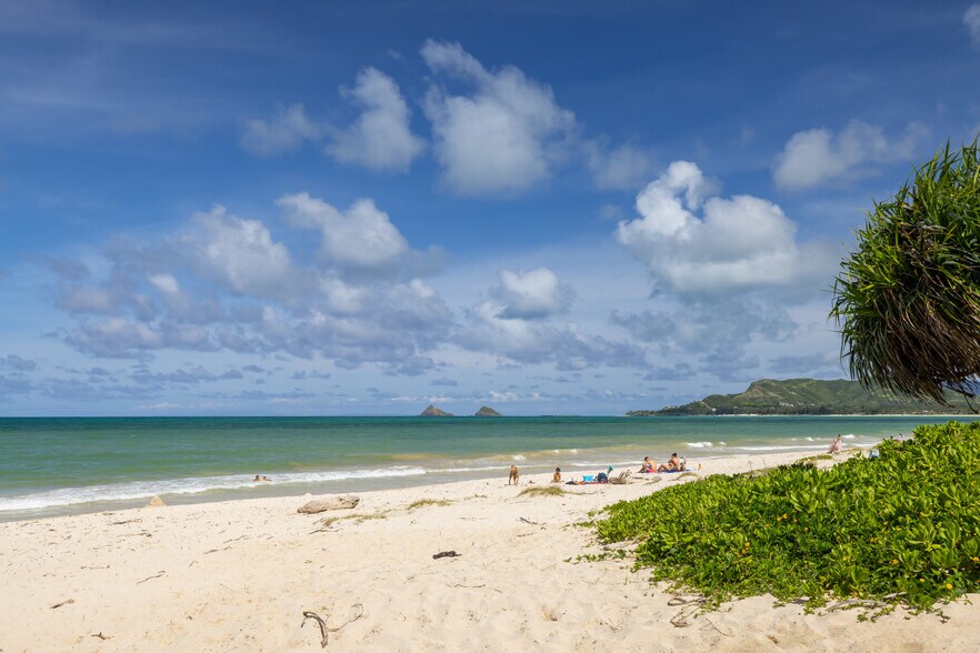 across the Beach - 811 N Kalaheo Ave
