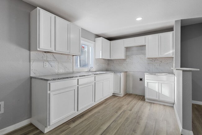 Building Photo - 3-Bedrooms and 2.5-Bathroom Duplex - Convenient Living Near Oak Cliff & Downtown Dallas