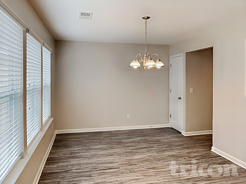 Building Photo - 304 Longfellows Ln