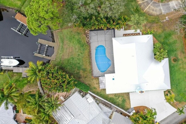 Building Photo - 1232 SW Knollwood Dr