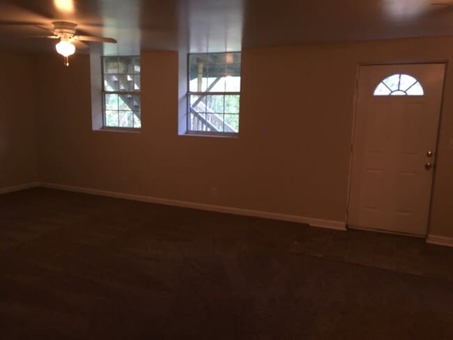 Building Photo - 4 Bedroom 2 bath home off Bell Rd Available !