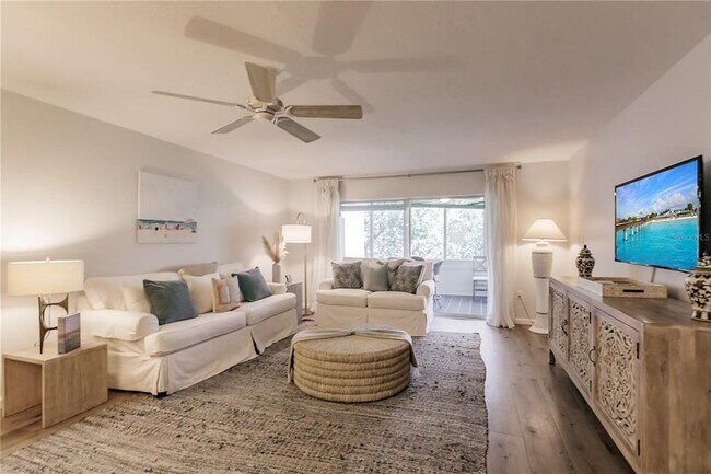 Building Photo - 1200 E Peppertree Ln