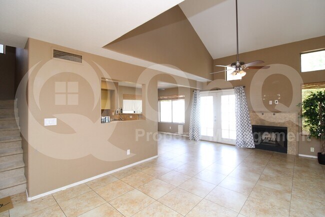 Building Photo - 710 S St Martin Dr