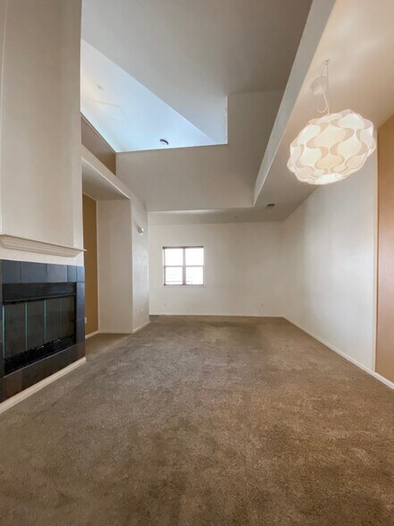 Building Photo - 5485 Zephyr St