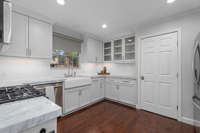 Building Photo - 602 Aldersgate Ct