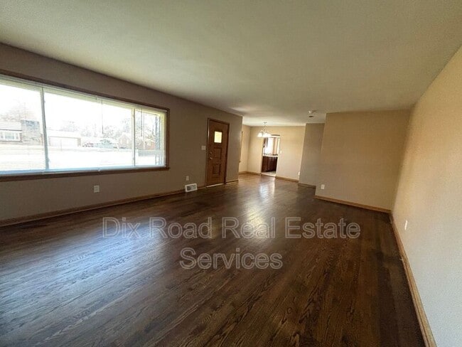 Building Photo - 110 N Heinkel Rd