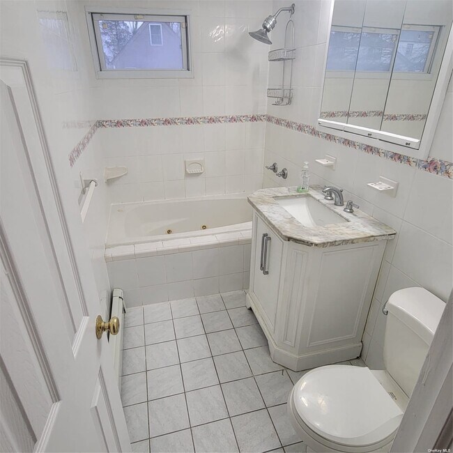 Building Photo - 619 Willis St