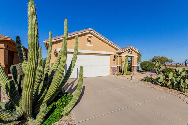 Building Photo - Gorgeous Property in 55+ Community