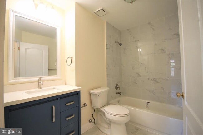 Building Photo - 4000 Quaker Ct