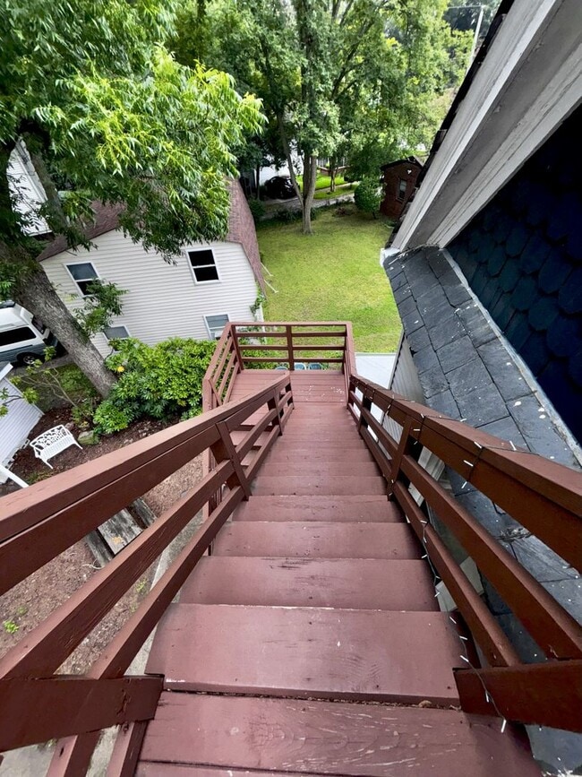 Building Photo - Charming 2-Bedroom Apartment with River Views