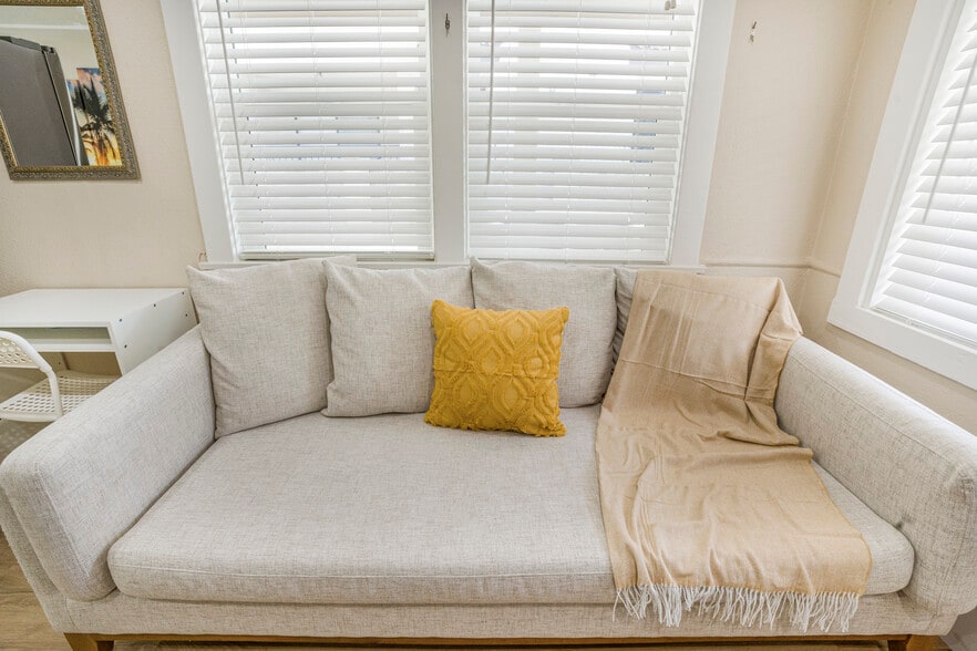 Building Photo - 312 La France Ave