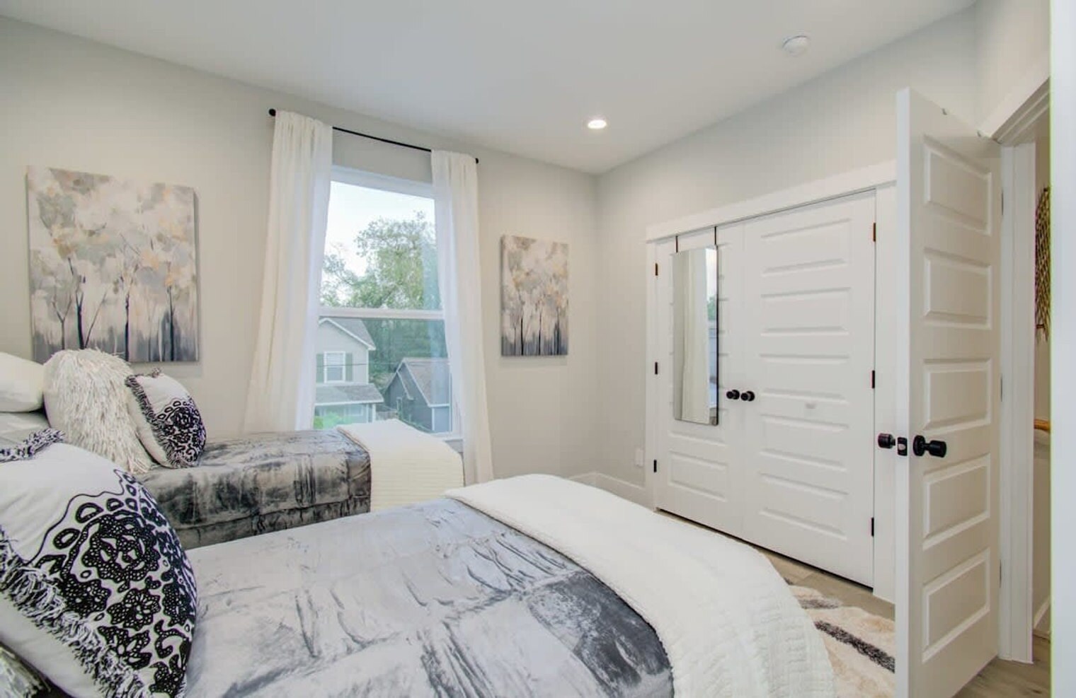 Building Photo - 5605 Mulvey St