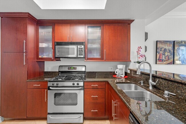 Building Photo - Meridian Luxury Condo in Resort Community ...