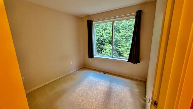 Building Photo - 5583 Lakemont Blvd SE