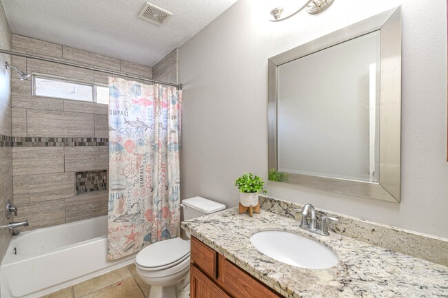 Building Photo - 245 Lake Estates Dr