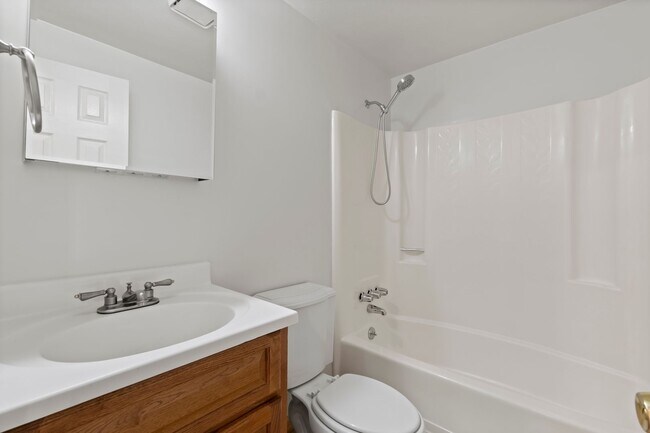 Building Photo - AVAILABLE NOW! Check out this BEATIFULLY RENOVATED 2-bedroom townhome in North Versailles!