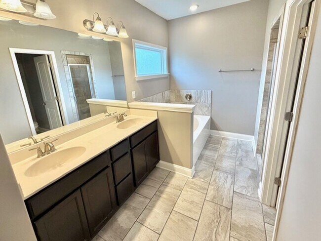 Building Photo - DarwoodDrive6321