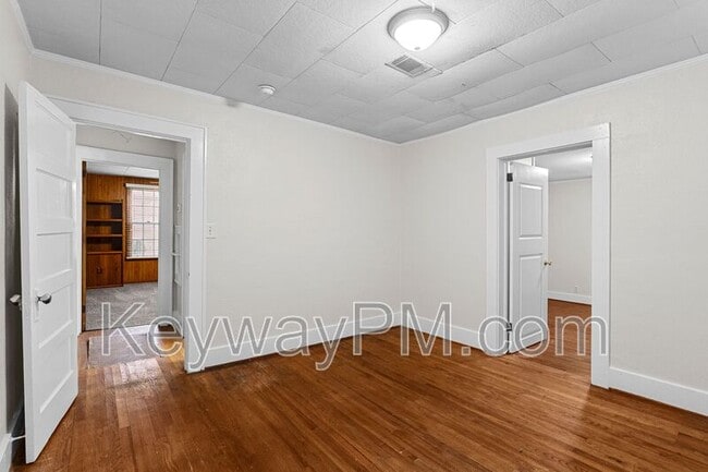 Building Photo - 1870 Kissingbower Rd