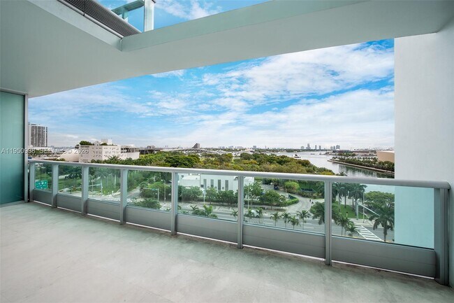 Building Photo - 900 Biscayne Blvd