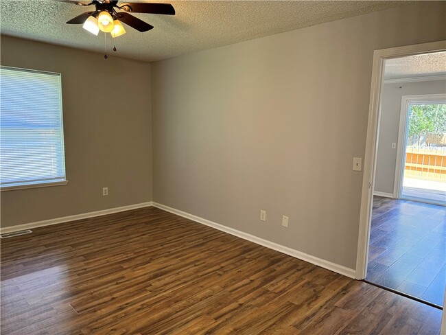 Building Photo - 1114 Mockingbird Ln