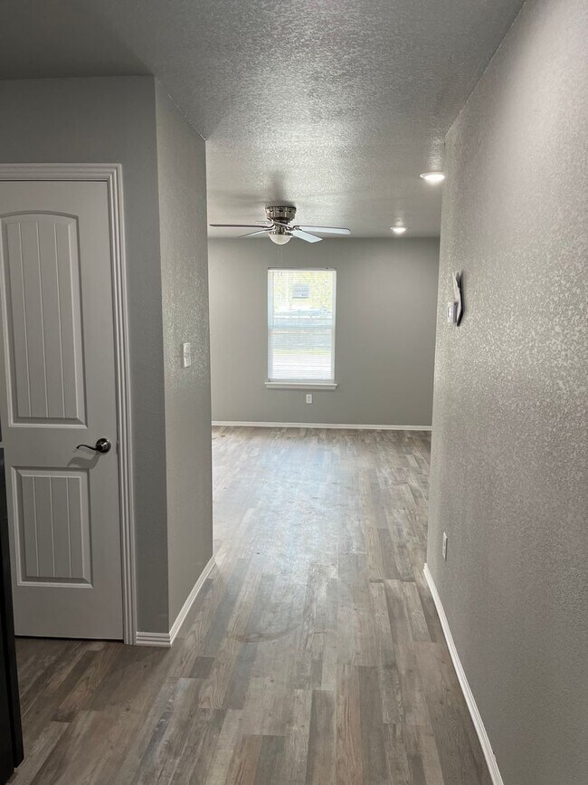 Building Photo - COX-VINE STREET