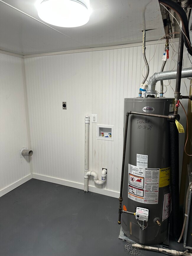 Building Photo - 203 20th Ave N