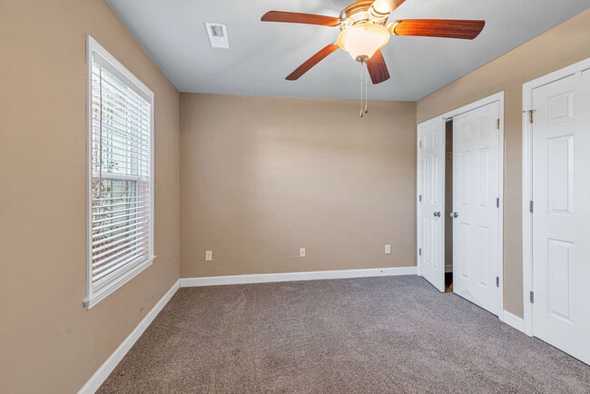 Building Photo - 168 Pine Hollow Rd