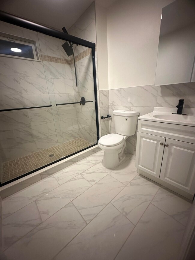 Building Photo - 192 Fairview Ave