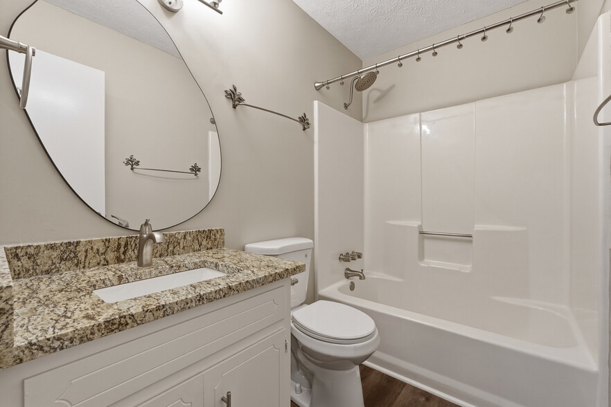 2nd bath - 4357 Marjorie Road Southwest