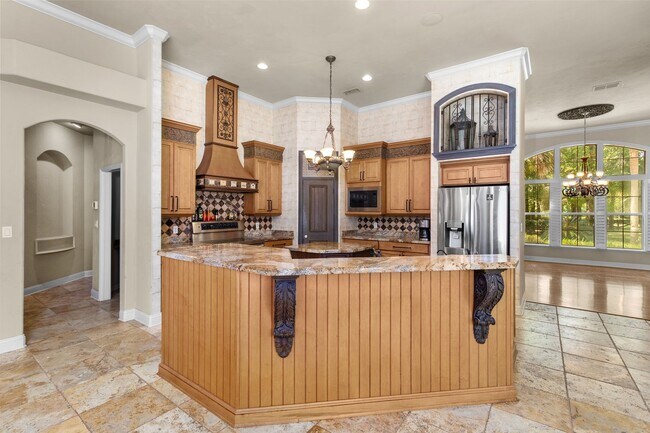 Building Photo - Executive Gainesville Rental: Custom 4 Sui...