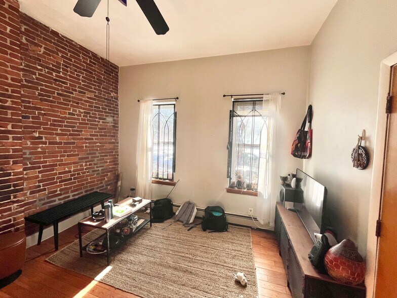 Building Photo - 71 Windsor St