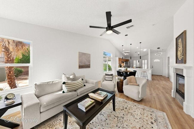 Building Photo - 3 Bedroom Home In SunRiver Community 55+