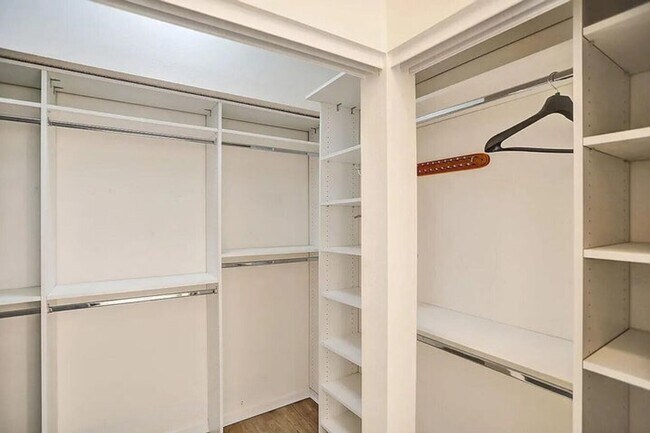 Building Photo - 9119 Baybury Ln