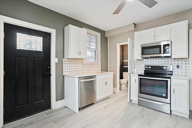 Building Photo - 1052 Edgar Ave