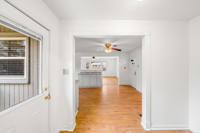 Building Photo - 6929 Mackin Ln