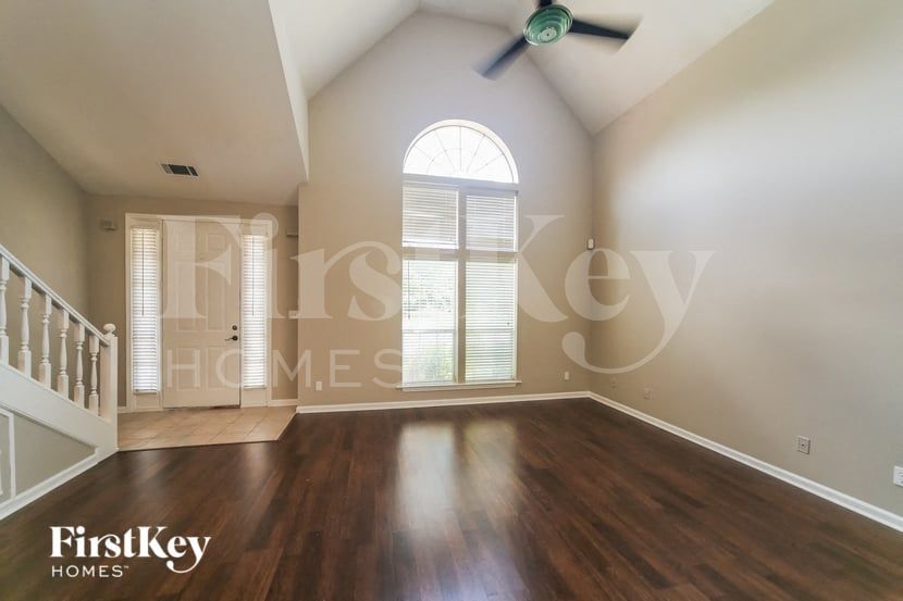 Building Photo - 10432 Kensington Cir