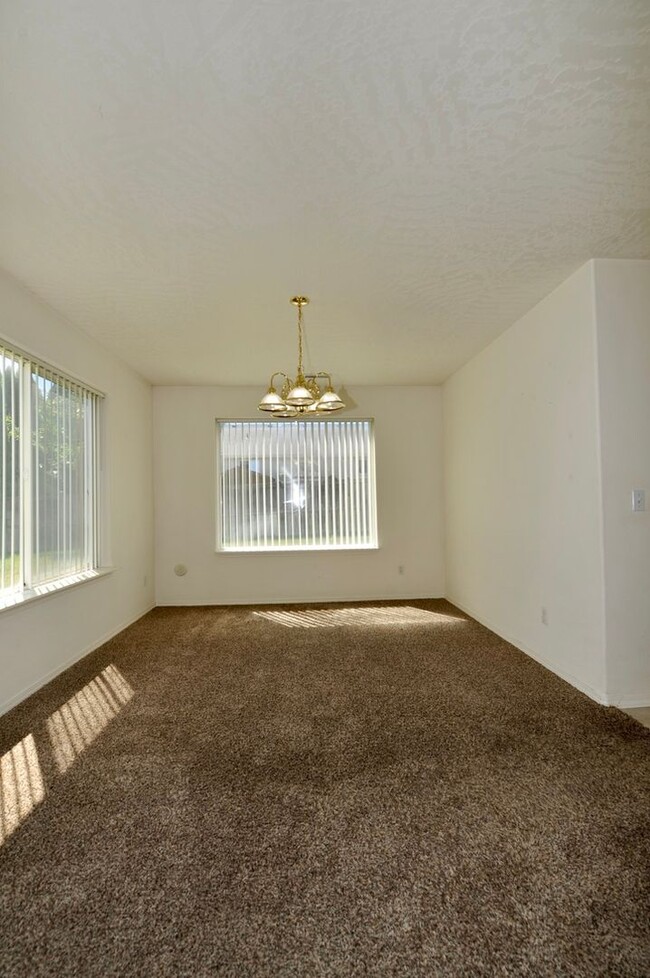 Building Photo - Broadmoore Community, 4 bed 2.5 bath