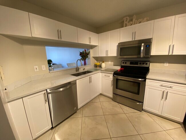 Building Photo - 7760 Emerald Cir