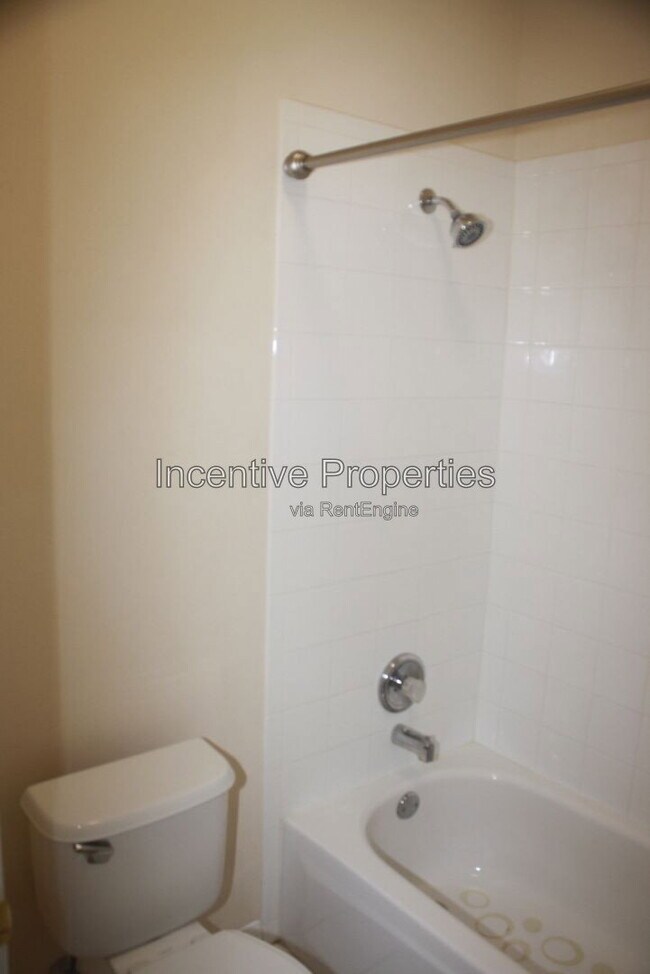 Building Photo - 817 Lakeworth Cir