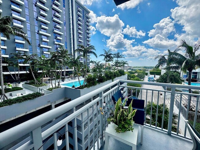 Building Photo - 300 S Australian Ave