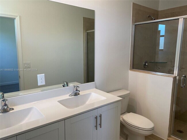 Building Photo - 320 NE 208th Terrace