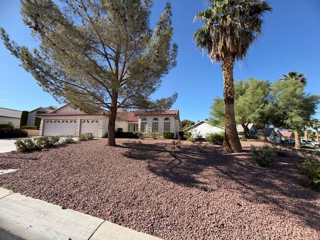 Building Photo - BEAUTIFULLY UPGRADED SINGLE FAMILY HOME - 3 BEDROOM, CORNER LOT WITH VAULTED CEILINGS